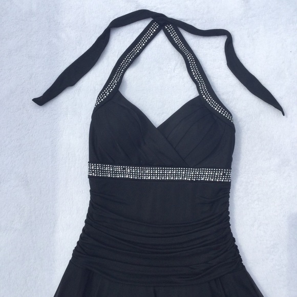 Formal Prom halter dress - Picture 2 of 5